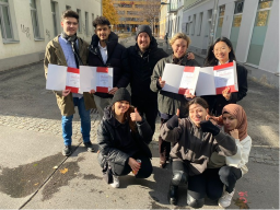Medienlehrlinge mit Lehrabschlusszeugnissen