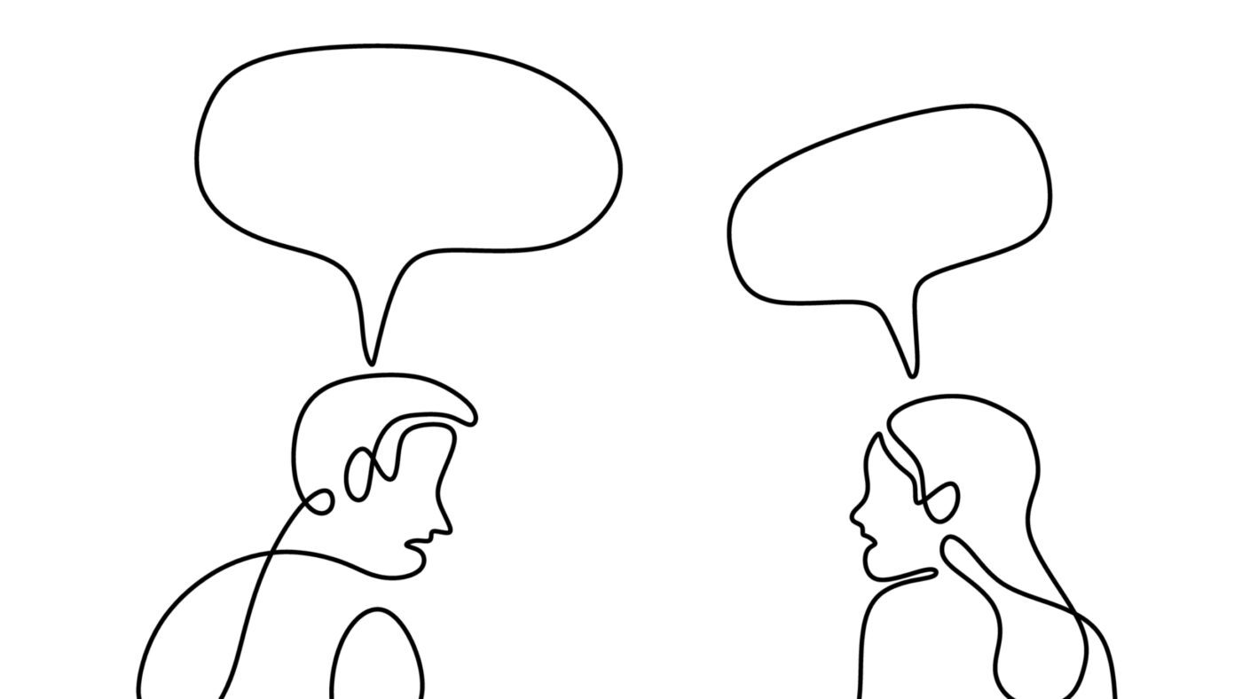 Zwei Personen, die miteinander sprechen mit Sprechblasen