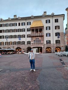 Haithem vor dem goldenen Dachl