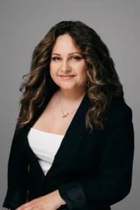 Foto von ipcenter Mitarbeiterin Ferda Abazi