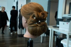 Frisur auf Friseurkopf