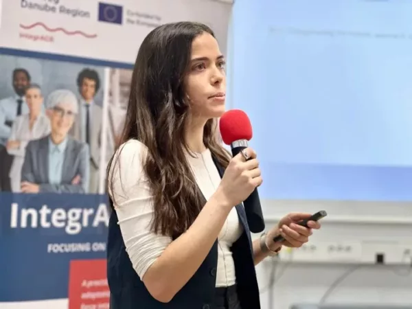 Irene Castillo als Speakerin auf der IntegrAGE opening conference