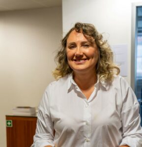 Elena Karloff Kuratorin und Medientrainerin im ipcenter