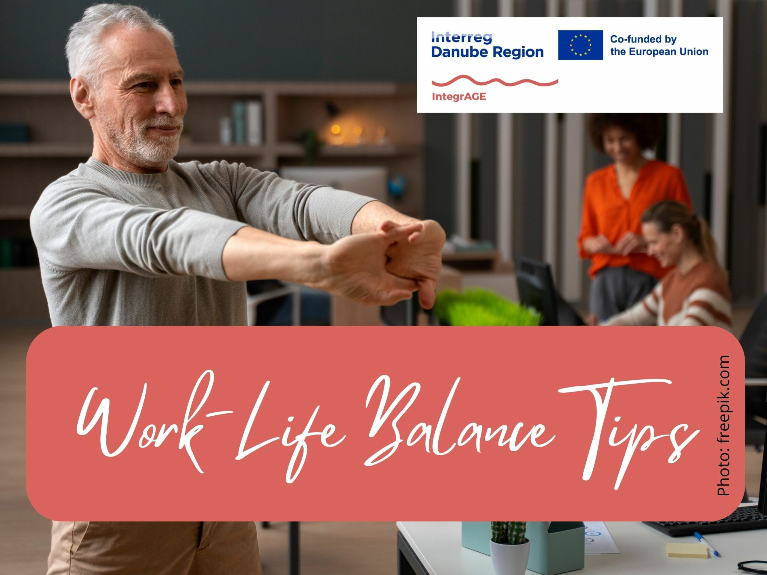 Älterer Herr streckt sich, Text: Work-Life-Balance Tipps