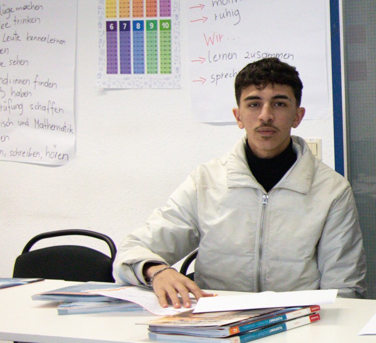 Zu sehen ist Tammam Kheder, ein junger Kursteilnehmer im Jugendcollege im ipcenter. 