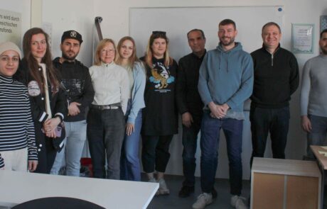 gruppenfoto-teilnehmer_innen-ipcenter Gruppenbild der Teilnehmer:innen