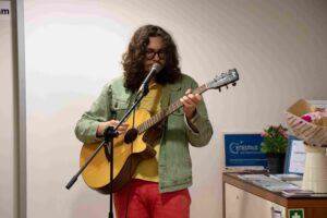 Lehrling Carson als musikalische Eröffnung der Ausstellung