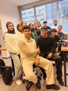 Gruppenfoto der neuen Lehrlinge für Augenoptik