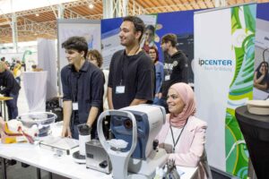 Lehrlinge der ÜBA Augenoptik beim Tag der Lehre XXL