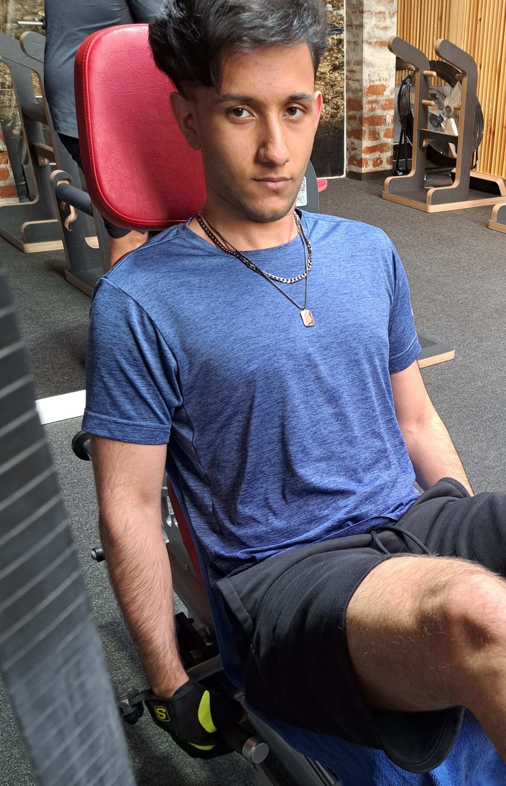 Lehrling Kasra der ÜBA Fitnessbetreuung