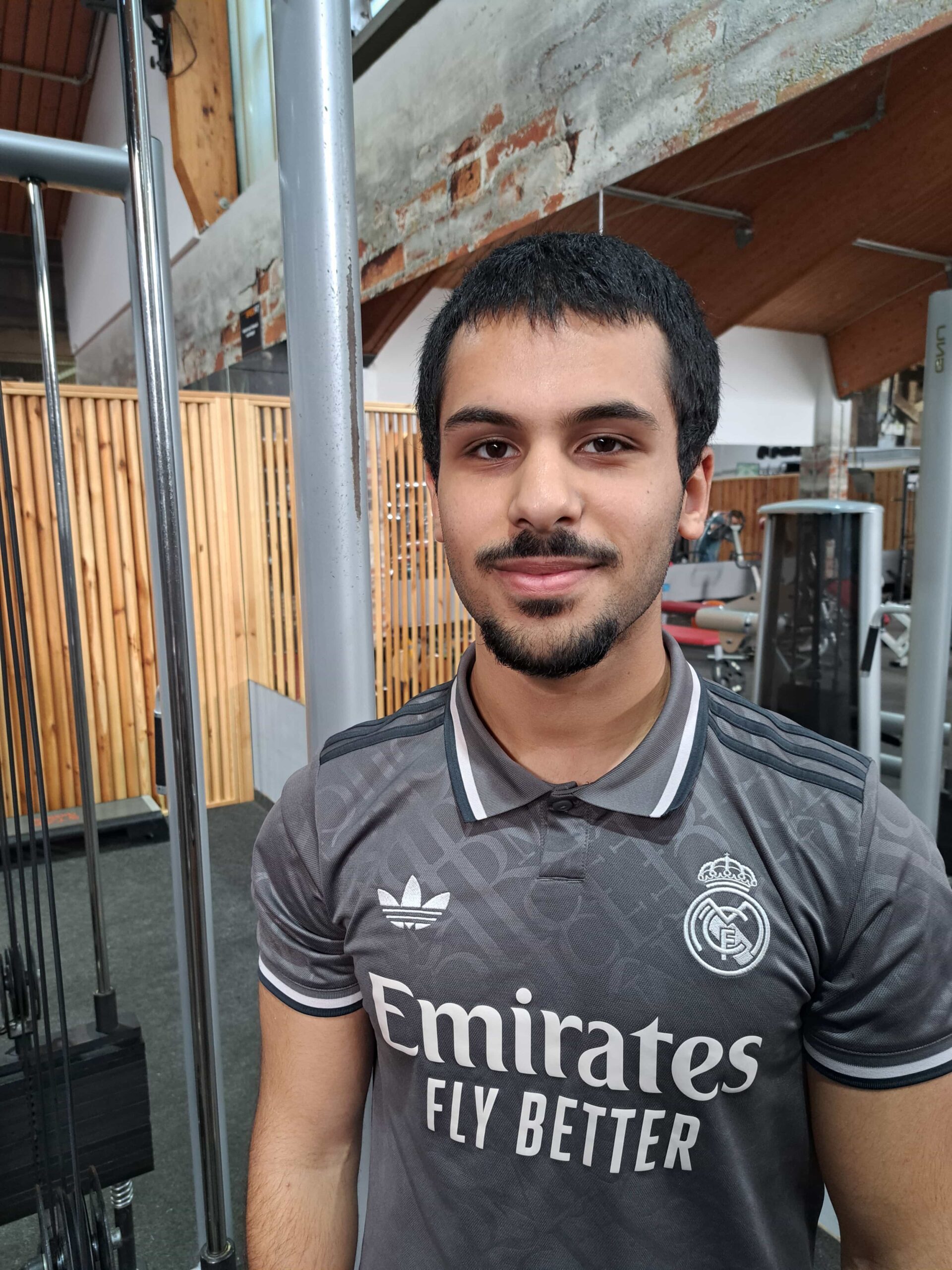 Lehrling Mutaz der ÜBA Fitnessbetreuung