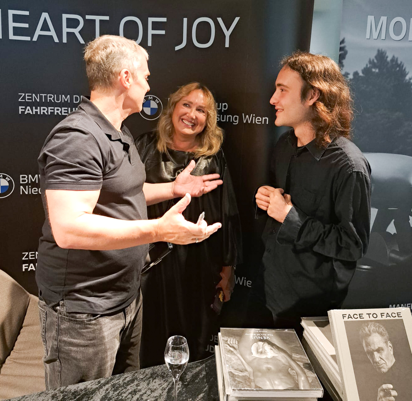 Manfred Baumann mit Elena Karloff und Lehrling Niklas Leeb