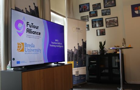 Bildschirm mit Präsentation über FuTourAlliance