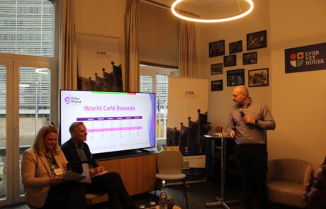 Projektparnter beim FuTourAlliance Kick Off beim Präsentieren