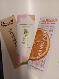 Getränkekarten der jeweiligen Cafe-Modellen