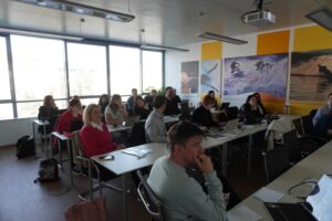 Partner:innen des PATHS Projekts während einer Präsentation