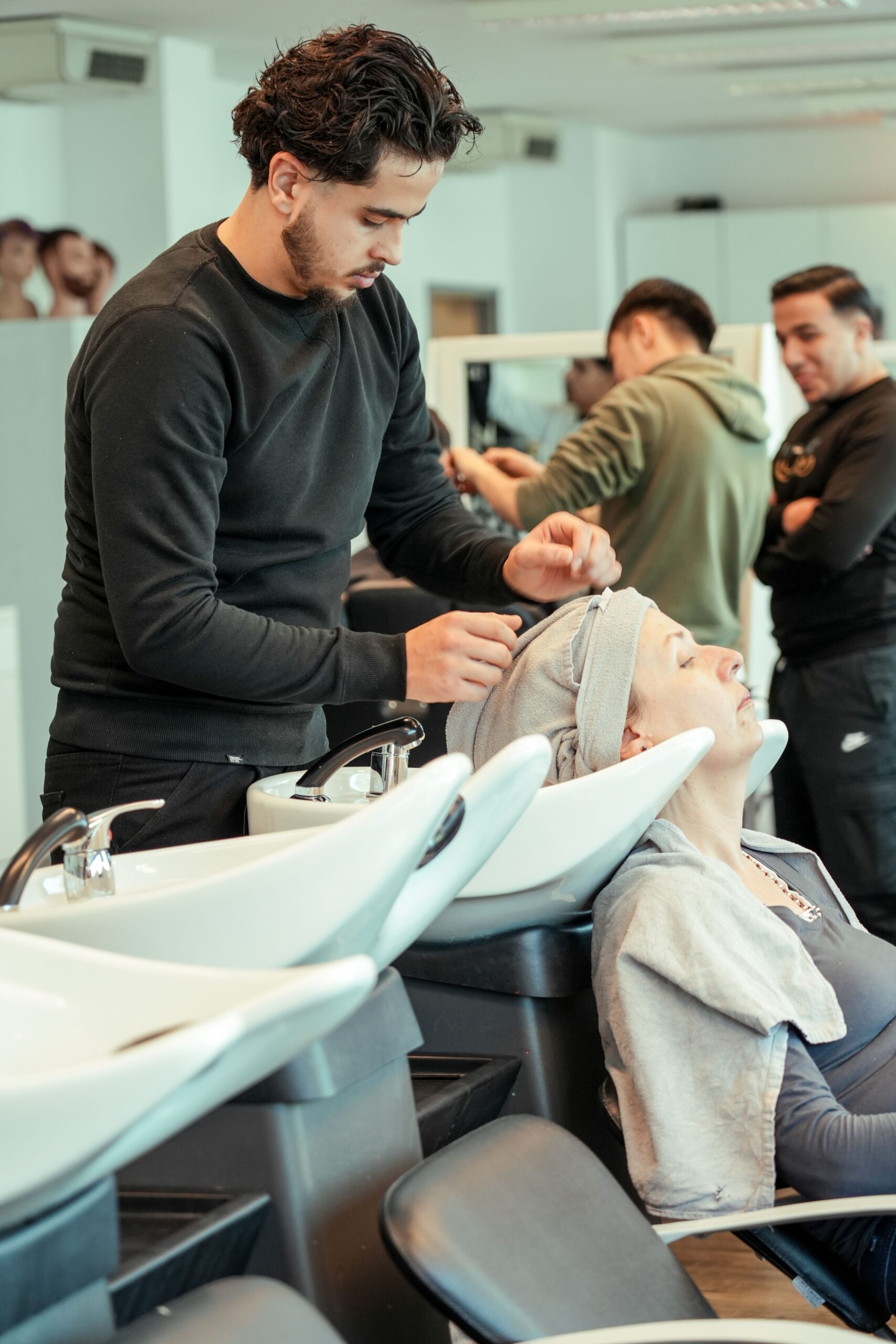 Friseure Übungssalon der ÜBA Friseur:in (Stylist:in)